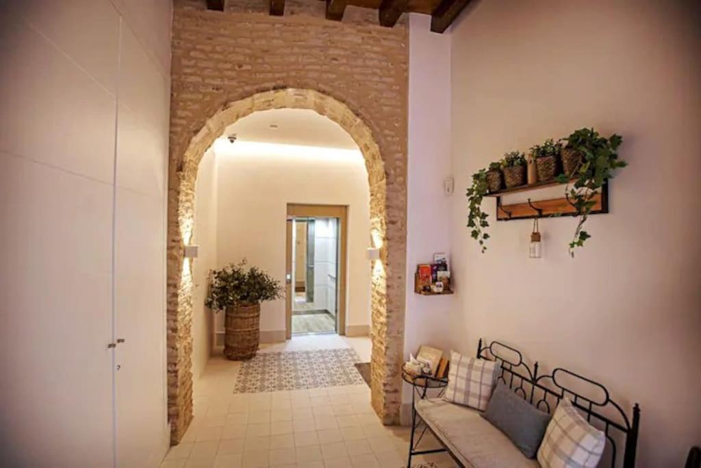Mini Hotel In The Heart Of Sevilla For Exclusive Usage Exterior foto